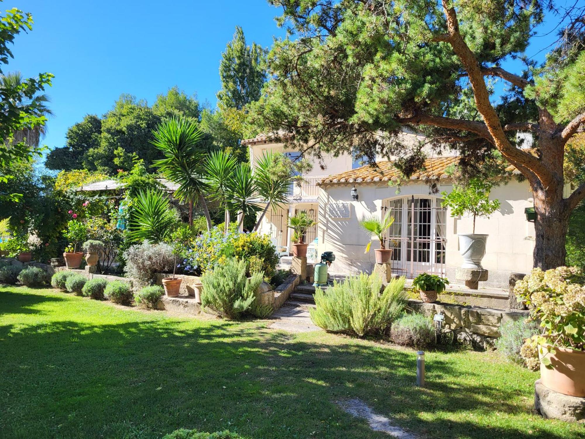 Le Mas Des Agapes Beaucaire  Exterior foto